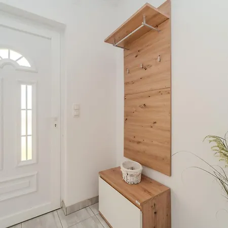 بيت للعطل Holida Jurkin By Interhome نين