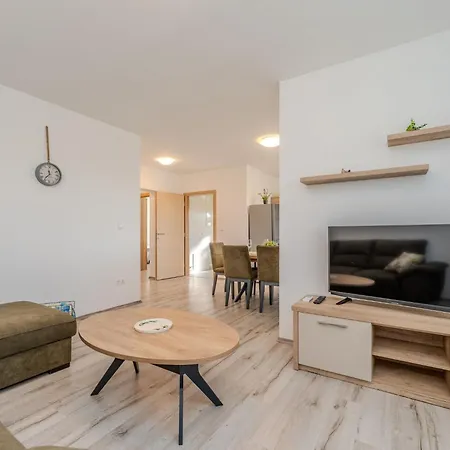 بيت للعطل Holida Jurkin By Interhome نين