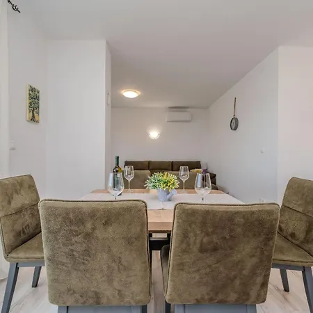 Holida Jurkin By Interhome