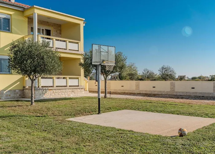 Holida Jurkin By Interhome Nin