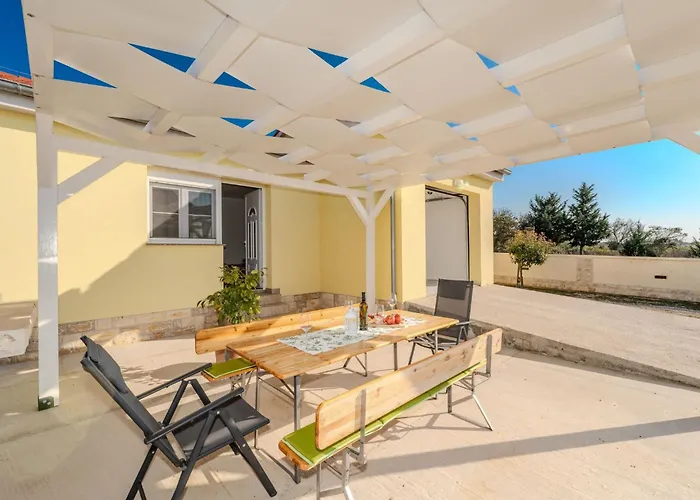 Holida Jurkin By Interhome Vikendica