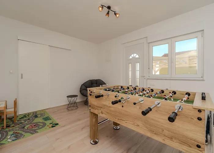 Holida Jurkin By Interhome Vikendica Nin