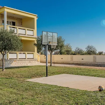 Holida Jurkin By Interhome Nin