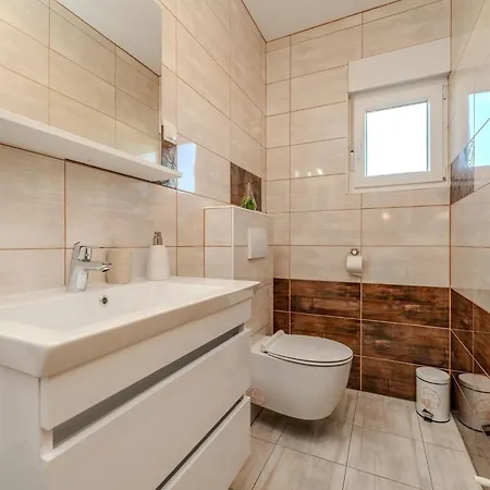 Holida Jurkin By Interhome نين