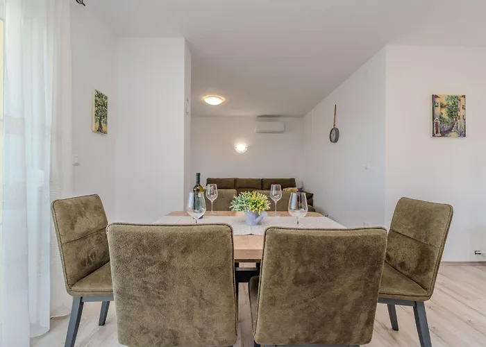 Holida Jurkin By Interhome